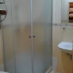 Konukevi Adam -
