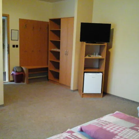 Adam - ゲストハウス